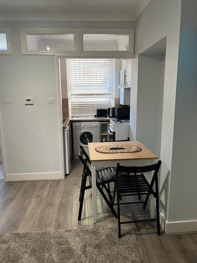 Complete One Bedroom Flat In Chiswick London, Fully Furnished Esterno foto