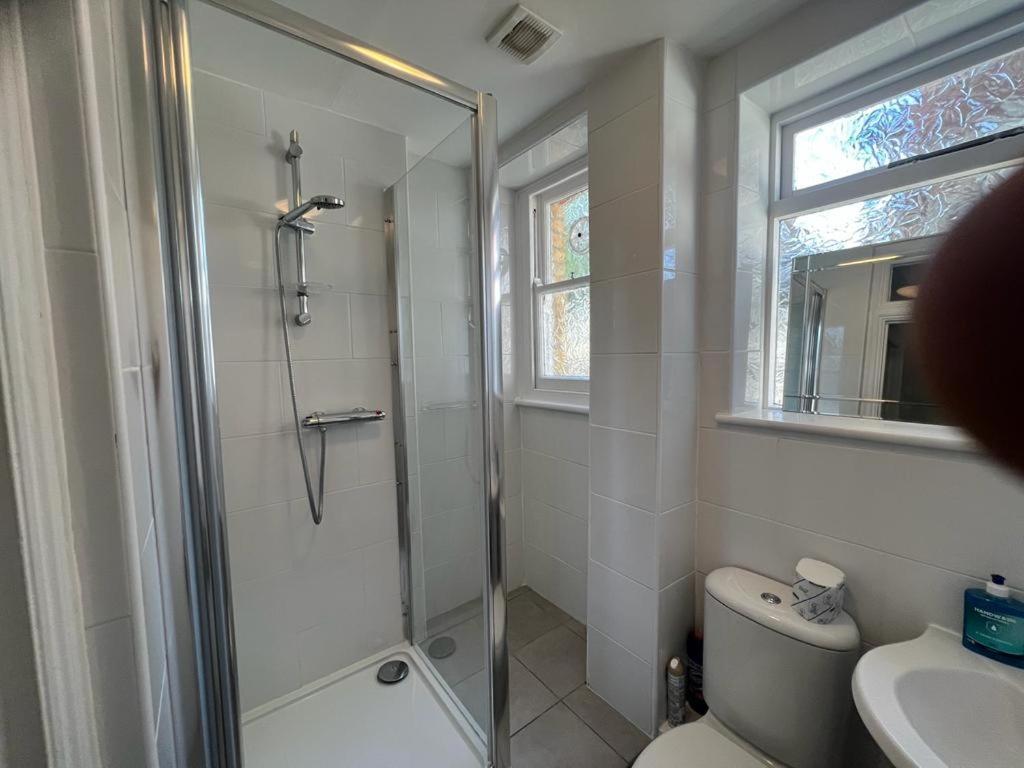 Complete One Bedroom Flat In Chiswick London, Fully Furnished Esterno foto
