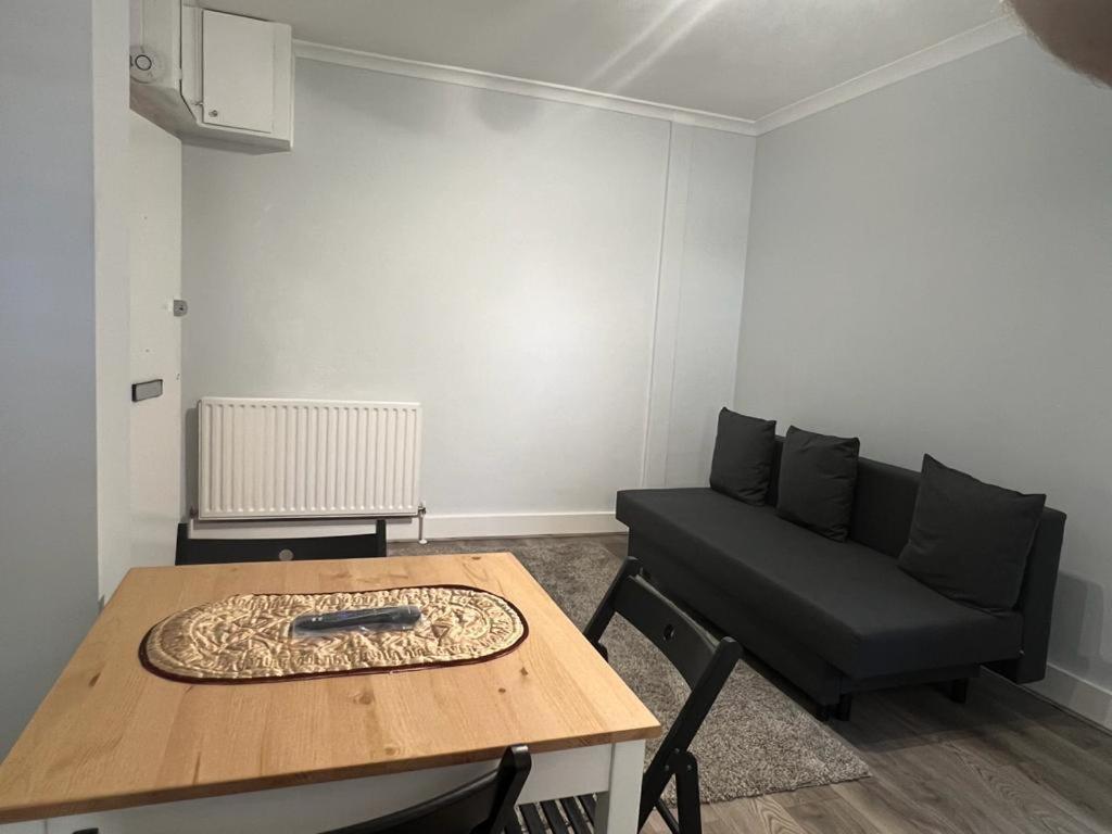 Complete One Bedroom Flat In Chiswick London, Fully Furnished Esterno foto